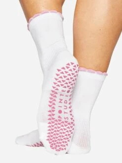 Pointe Studio Women's Happy Hour Crew Grip Socks -Standrews Links Officials Store 01PSC CKTLxBRIGHTWHITExAlt2 98562149