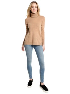 White + Warren Essential Cashmere Turtleneck -Standrews Links Officials Store 16649 camelheatheralt3
