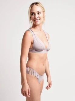 Vitamin A Magnolia V Neck -Standrews Links Officials Store 87t u taupiaalt1