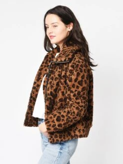 BB Dakota Kitty Come Close -Standrews Links Officials Store BJ402094 COCOalt2