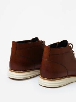 Cole Haan Men's ØriginalGrand Chukka Boot -Standrews Links Officials Store C28213xWOODBERRYLEATHERIVORYxAlt4 78008713