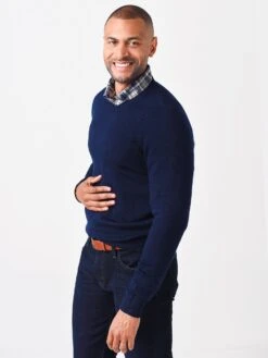 Peter Millar Men's Crown Crafted Interlock V-Neck Sweater 14 Peter Millar Men's Crown Crafted Interlock V-Neck Sweater -Standrews Links Officials Store MF21ES500xNAVYxAlt2 47773681