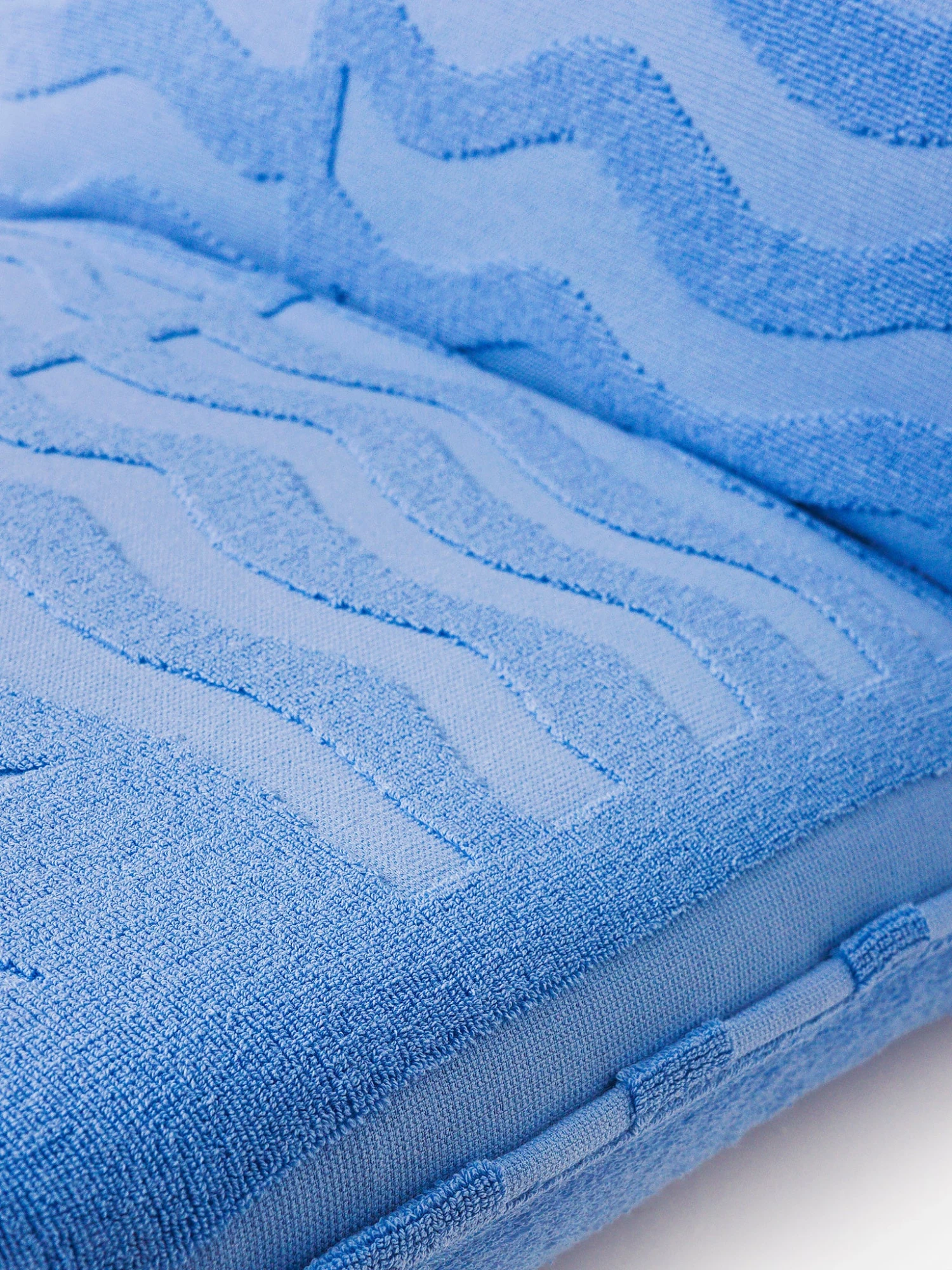 Sunnylife Terry Travel Lounger Chair 3 Sunnylife Terry Travel Lounger Chair - Image 3