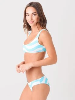 Solid & Striped Women's The Elle Reversible Bikini Top -Standrews Links Officials Store SP21 003WSFA SxWAVYSTRIPEFRESHAIRxAlt2 33323975