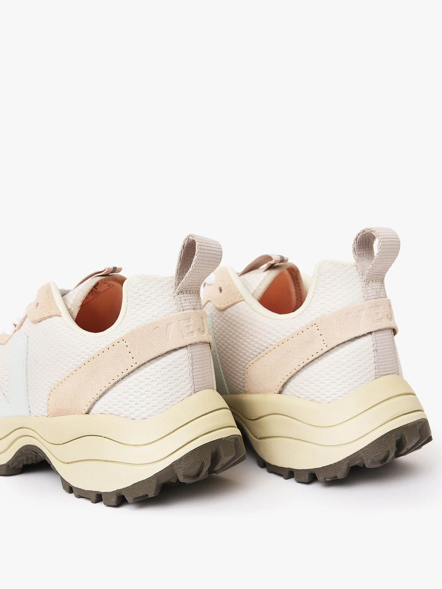 VEJA Women's Venturi Alveomesh Sneaker 4 VEJA Women's Venturi Alveomesh Sneaker - Image 4