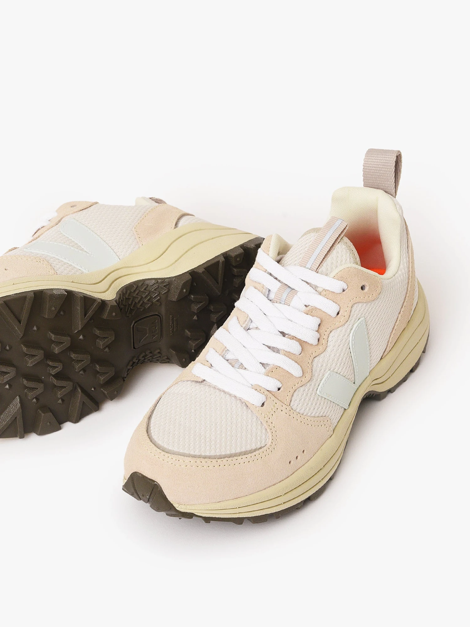 VEJA Women's Venturi Alveomesh Sneaker 6 VEJA Women's Venturi Alveomesh Sneaker - Image 6