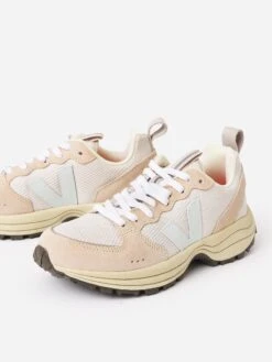VEJA Women's Venturi Alveomesh Sneaker