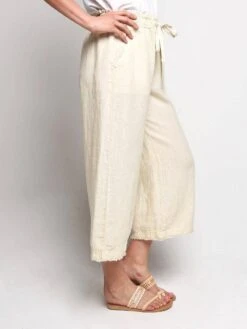 Bella Dahl Frayed Crop Leg Pant -Standrews Links Officials Store b3012 331 301 deserttanalt1