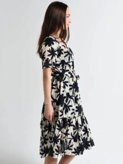 Trovata Willow Ruffle Hem Dress Navy Floral -Standrews Links Officials Store ps19 w0971 17 navyfloralalt1