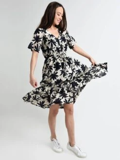 Trovata Willow Ruffle Hem Dress Navy Floral -Standrews Links Officials Store ps19 w0971 17 navyfloralalt3