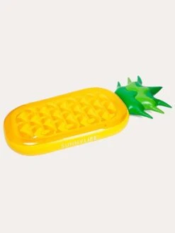 Sunnylife Luxe Lie On Float Pineapple -Standrews Links Officials Store sulllopy pineapplealt1
