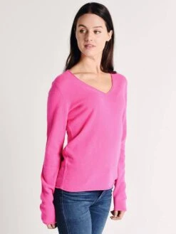 Majestic Cashmere Long Sleeve V-Neck -Standrews Links Officials Store t011 fpu020 rosefluoalt1