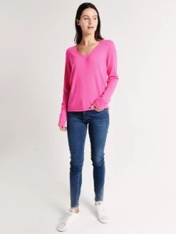 Majestic Cashmere Long Sleeve V-Neck -Standrews Links Officials Store t011 fpu020 rosefluoalt3
